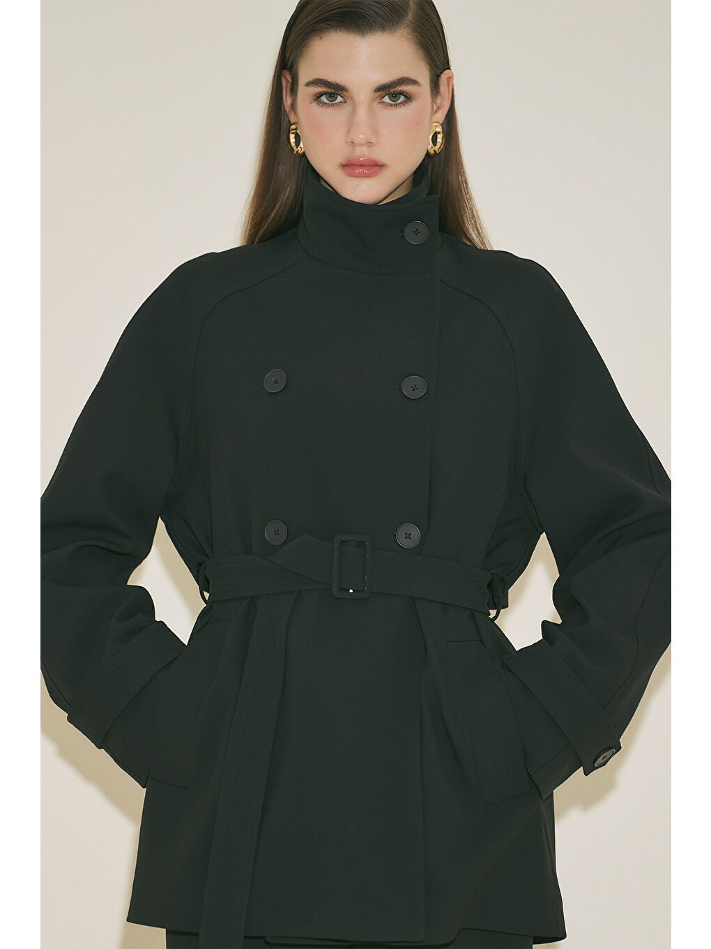 Yüksek Yaka Kemerli Trençkot Siyah-5