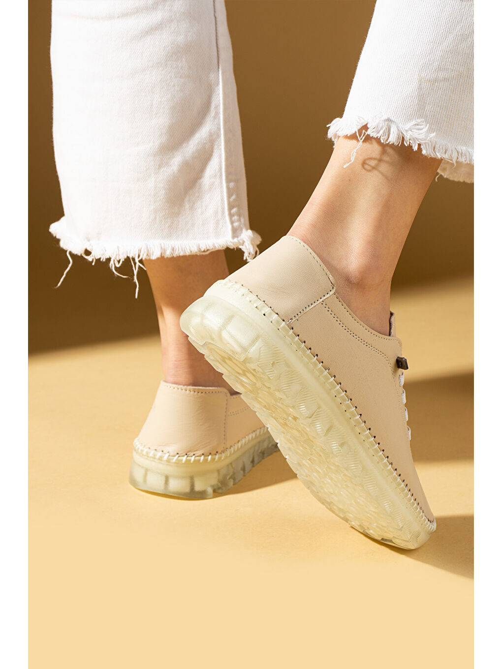 Bej Hakiki Deri Hafif Comfort Taban Lastikli Kadın Spor Ayakkabı 59-680-25-2