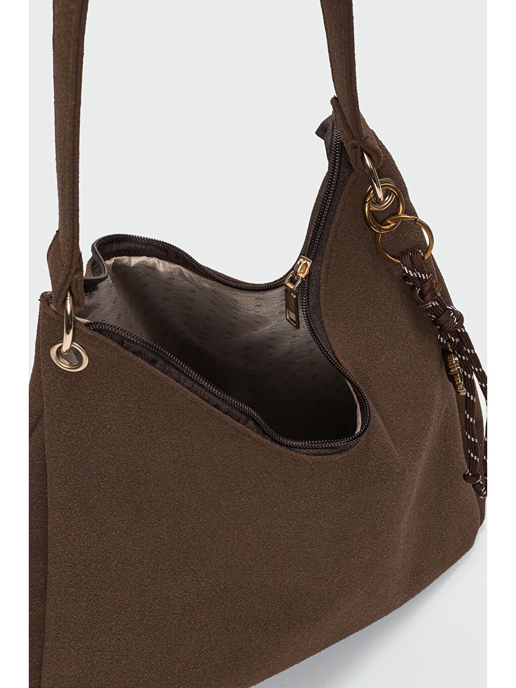 Kahverengi Calico Charmlı Süet Omuz Çantası Kahve-2