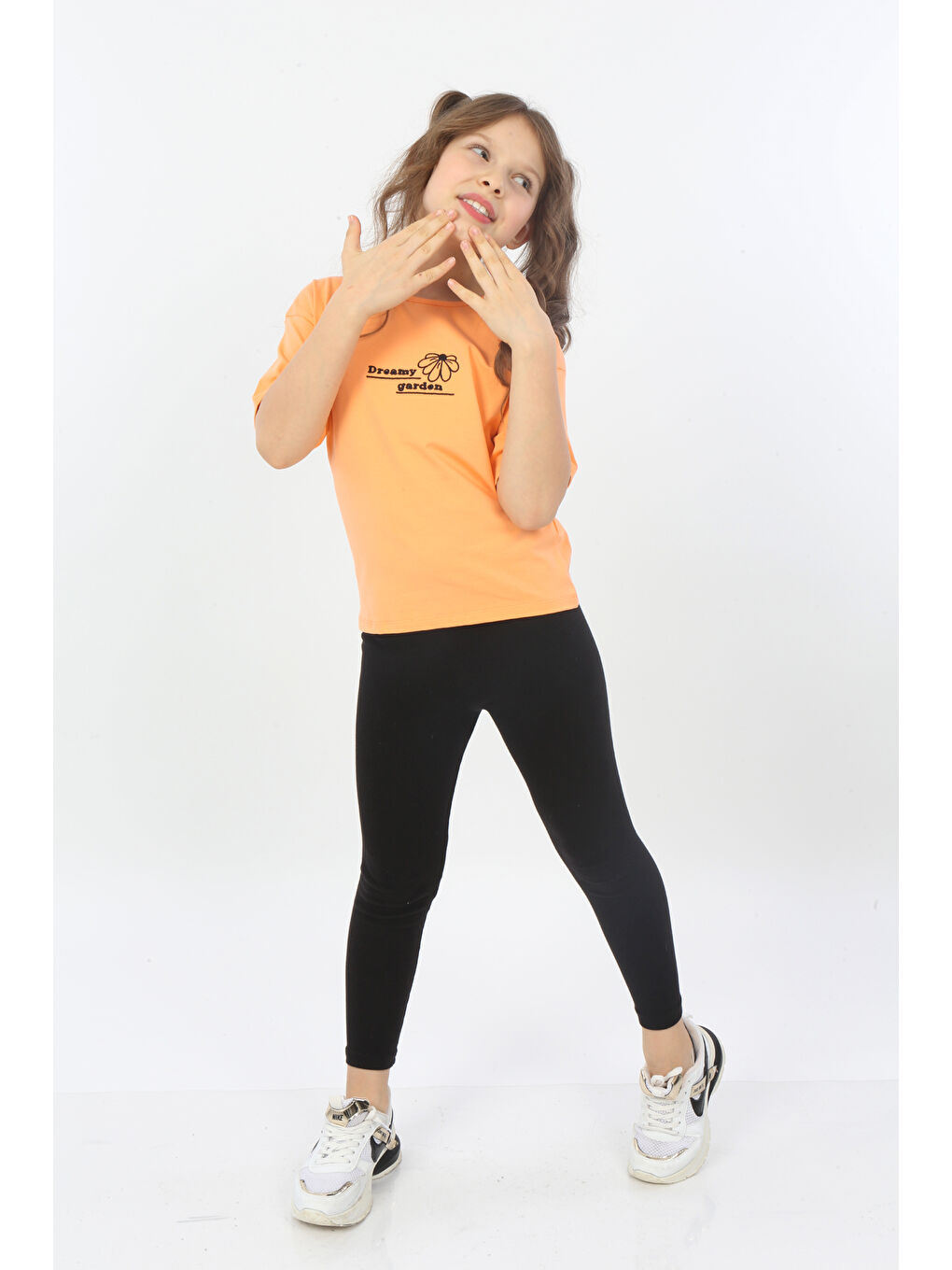 Turuncu Kız Çocuk Dreamy Garden Nakışlı Tişört-6