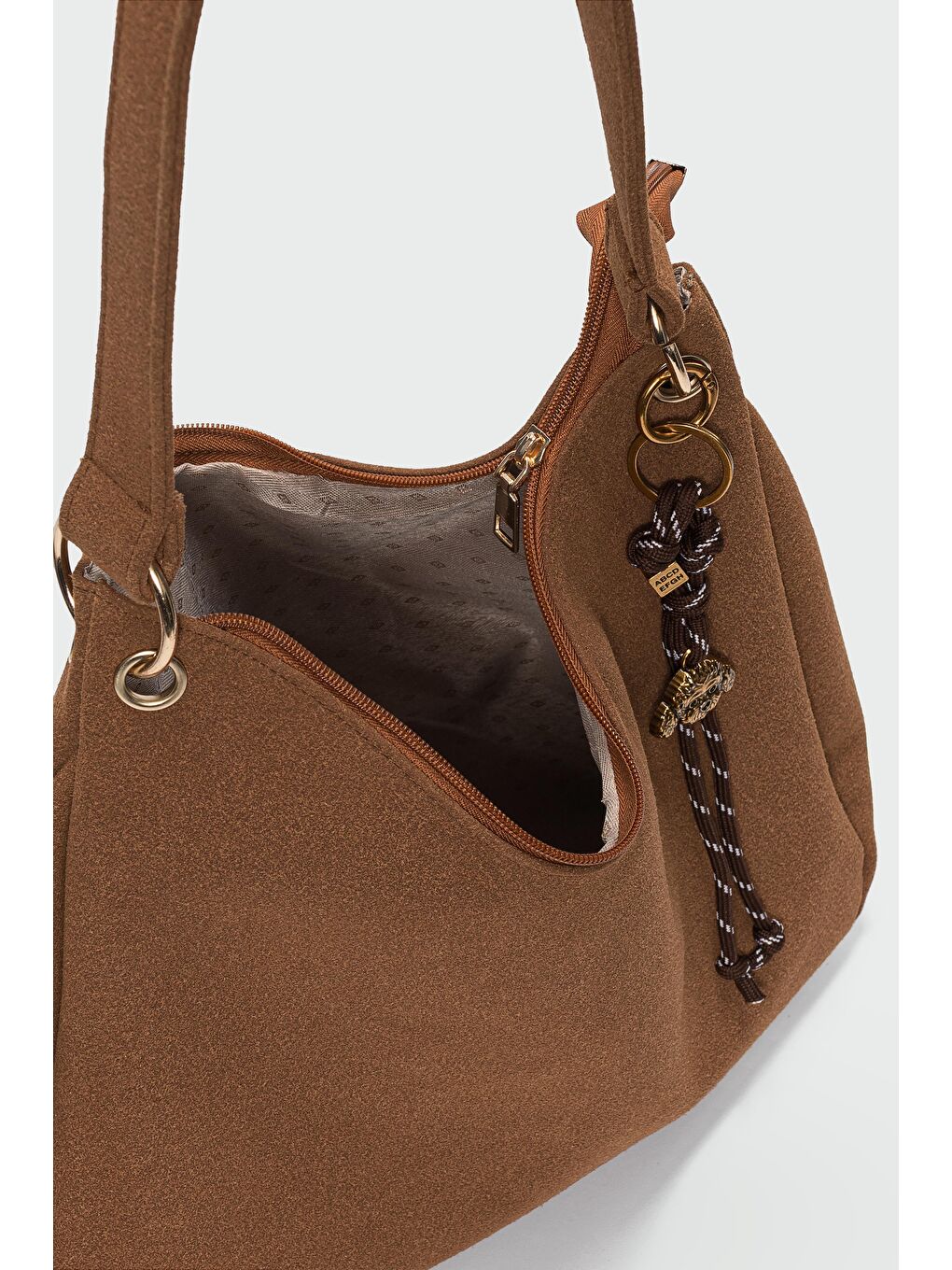 Kahverengi Calico Charmlı Süet Omuz Çantası Taba-2