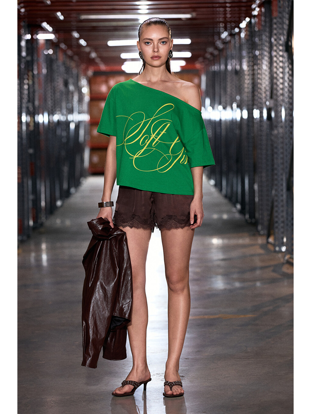 Yeşil QALY Kadın Kayık Yaka Tek Omuz Kısa Kol Ön Ve Arka Baskı Detaylı Relaxed YEŞİL T-Shirt-3