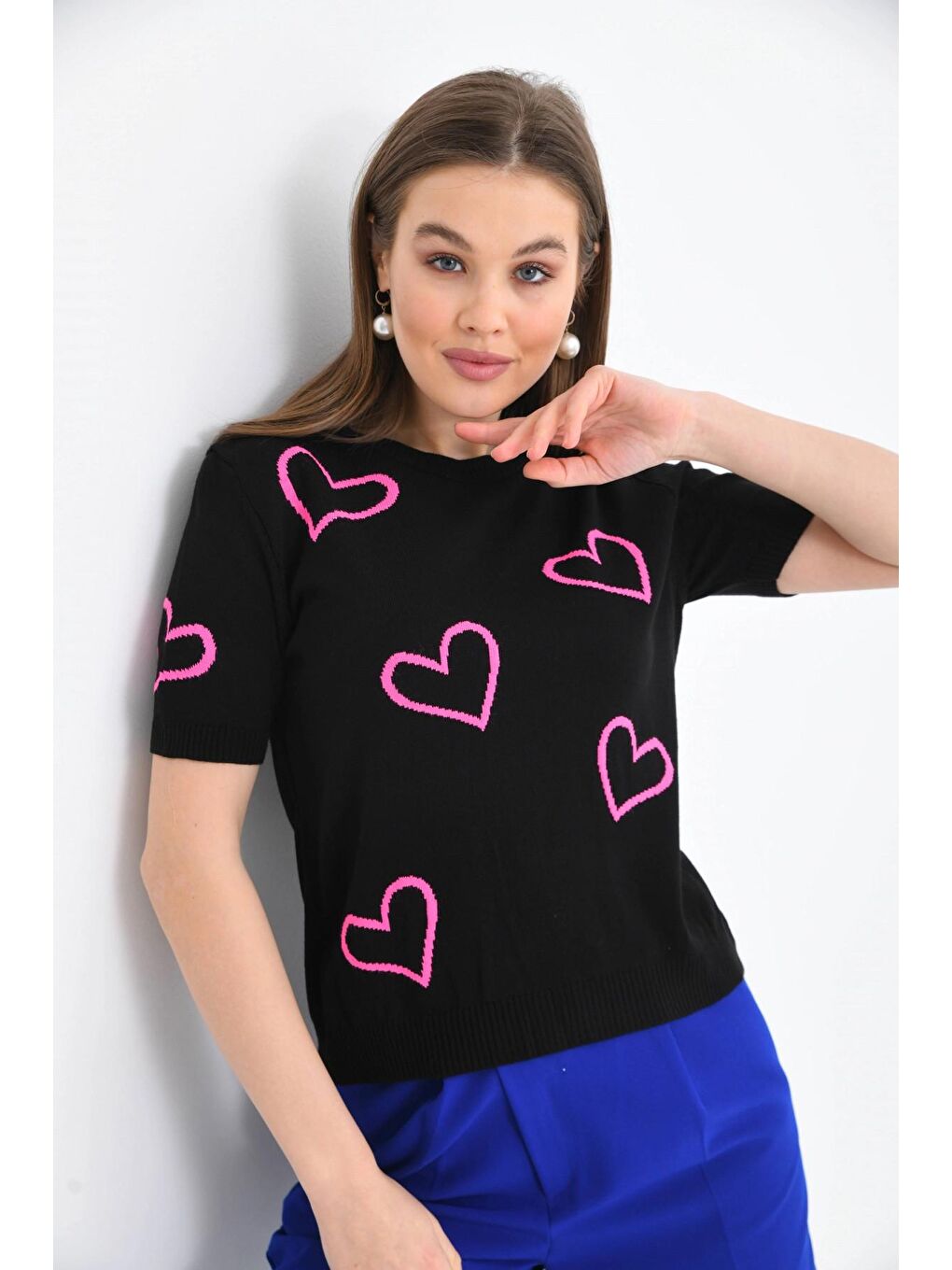 Siyah Renk Kalp Detaylı Kadın Kazak