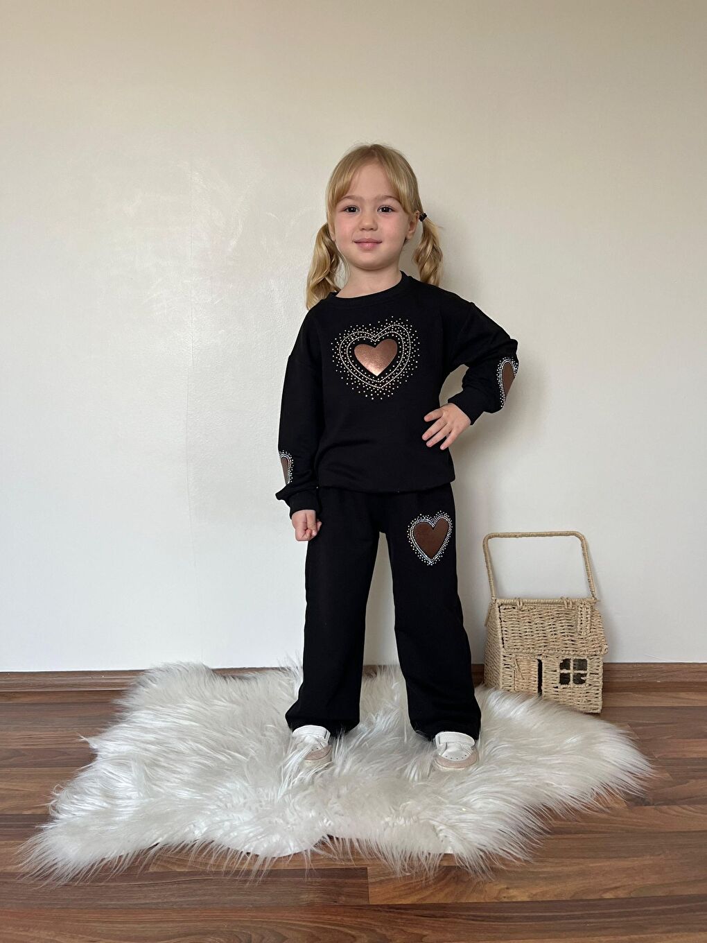Siyah Kız Çocuk Kalp Detay Alt Üst Eşofman Takımı