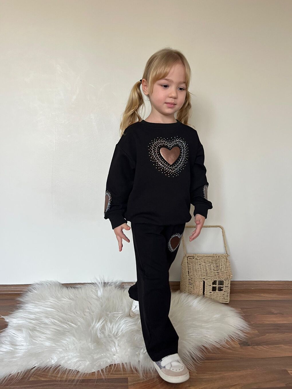 Siyah Kız Çocuk Kalp Detay Alt Üst Eşofman Takımı-1