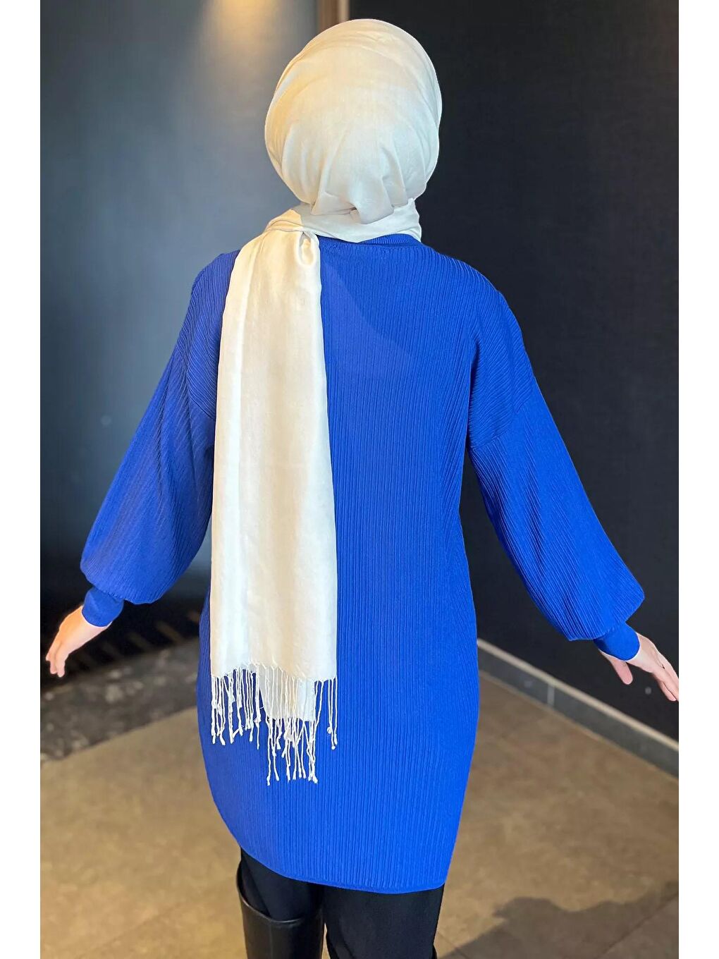 Mavi Dantel Detaylı Fırfırlı Tesettür Triko Tunik-3