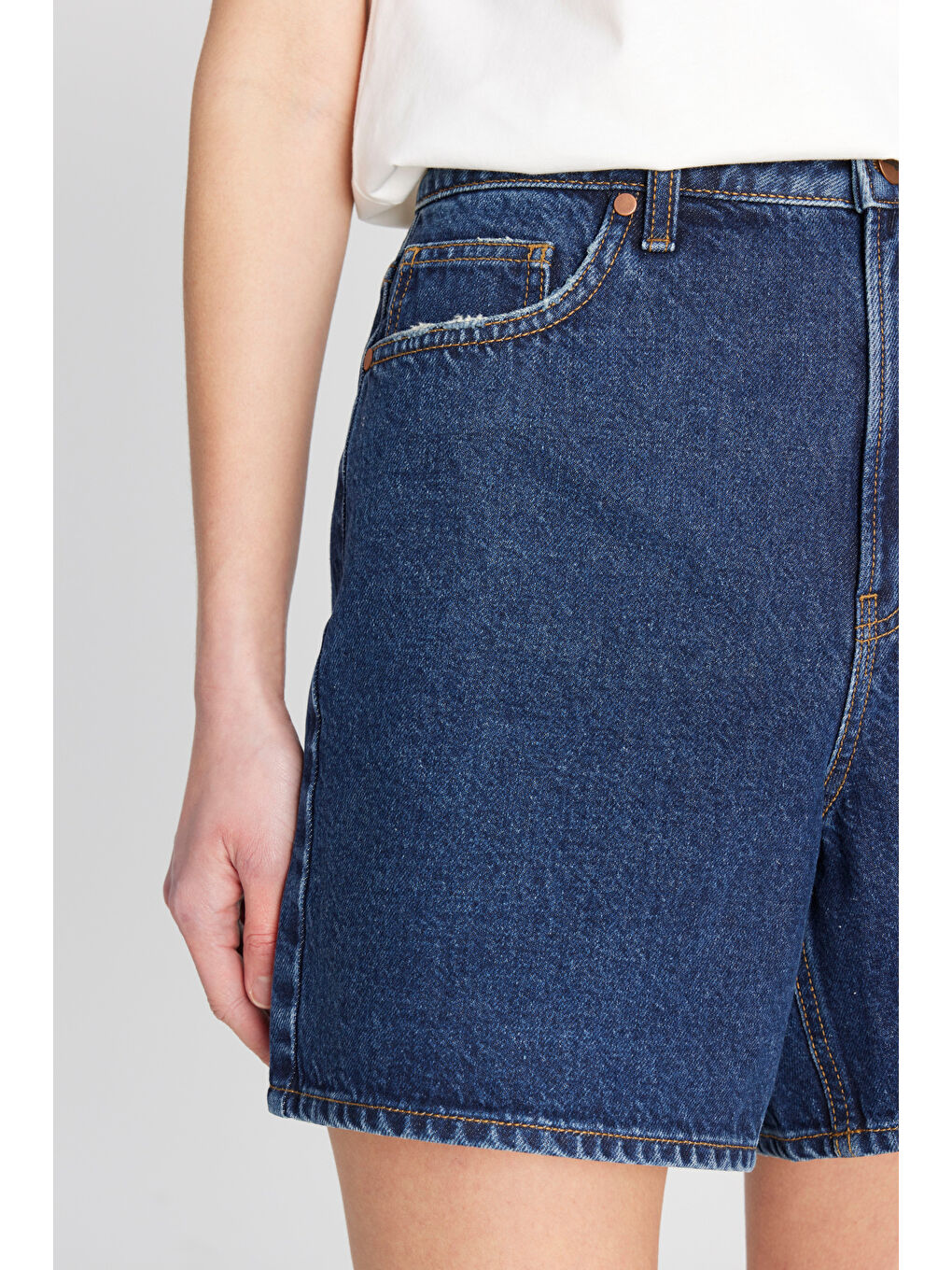 Gri %100 Pamuk Regular Fit Normal Kesim Koyu Mavi Denim Şort-4