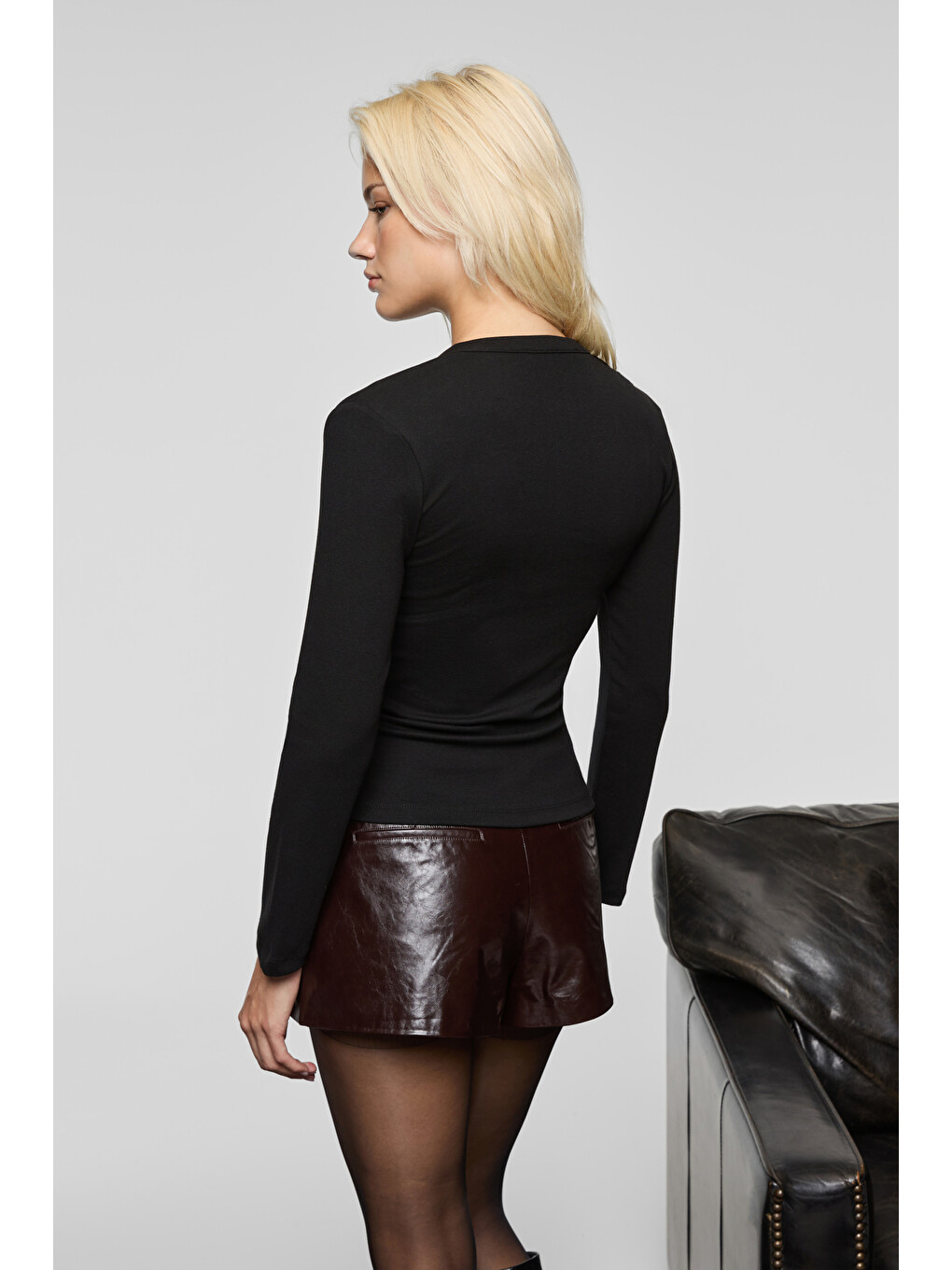Taluvıa Kadın Esnek Kumaşlı Vücuda Oturan Slim Fit Düğmeli Siyah Bluz-5