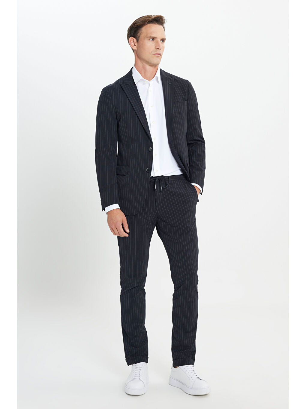 Erkek Koyu Lacivert Slim Fit Dar Kesim Kırlangıç Yaka Çizgili Takım Elbise-2