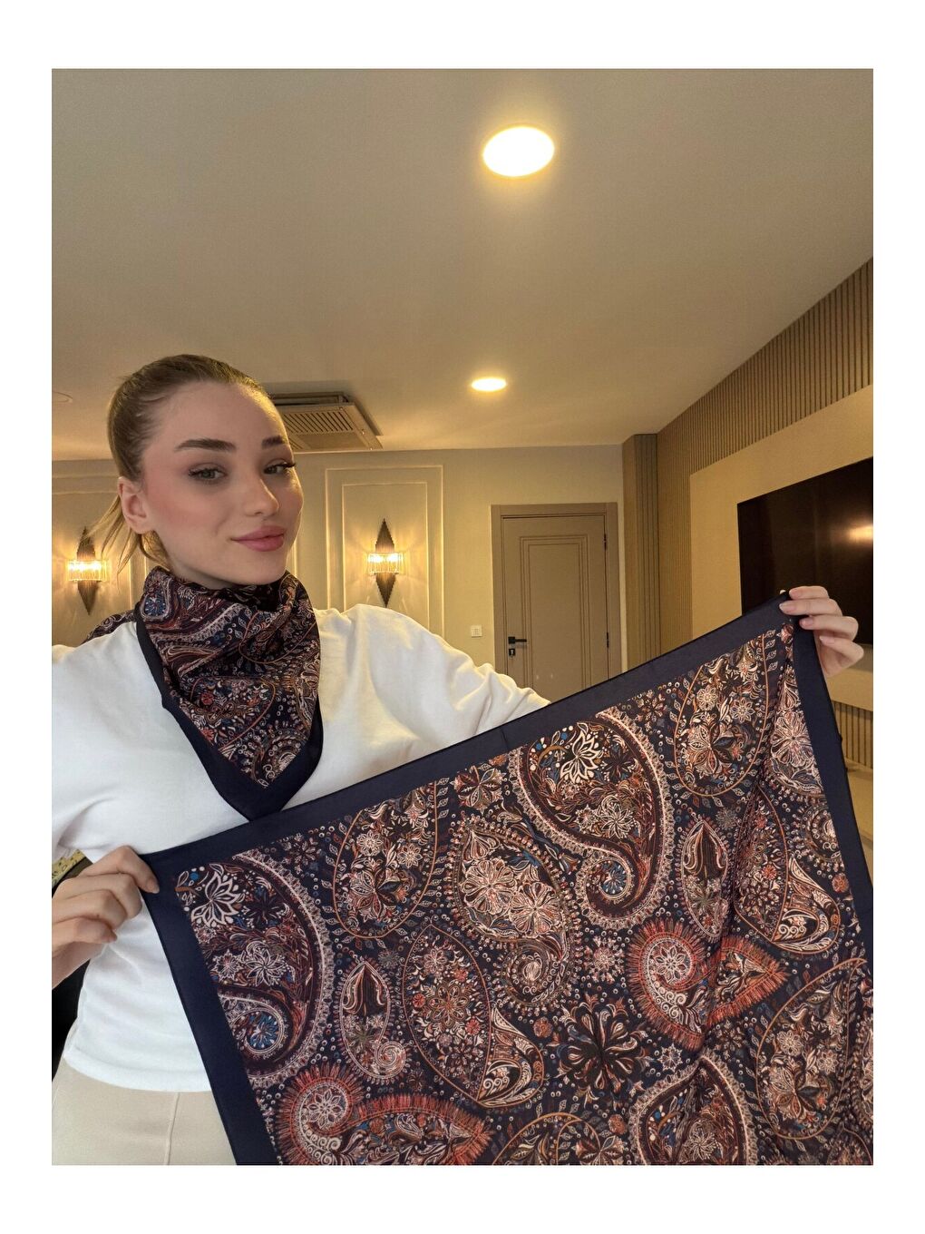 Kadın Desenli Saten Boyun Fuları Bandana Lacivert Bordo Ekru FLR2002-1