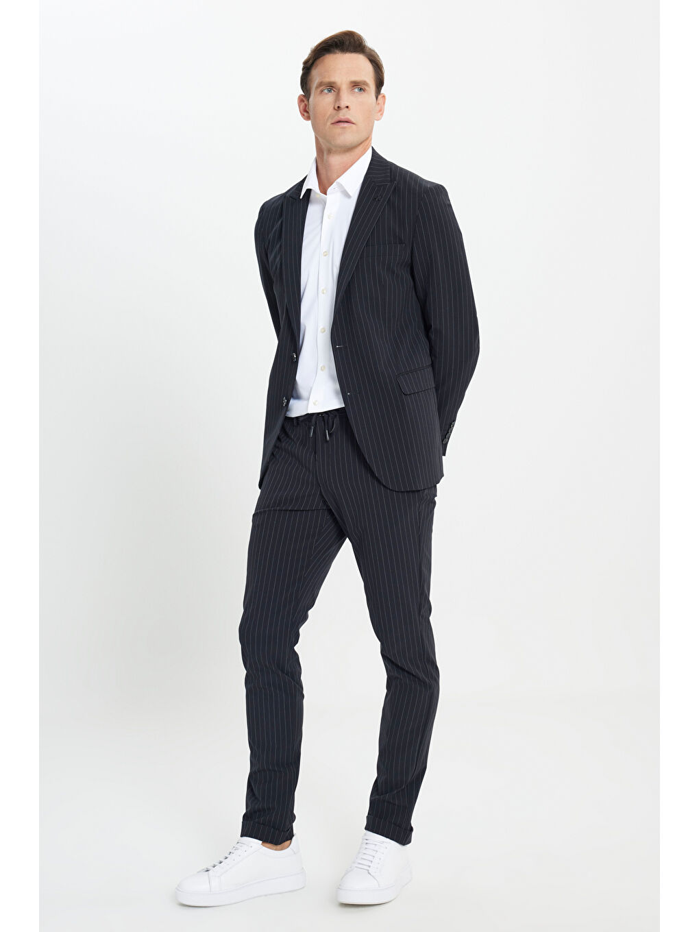 Erkek Koyu Lacivert Slim Fit Dar Kesim Kırlangıç Yaka Çizgili Takım Elbise-4