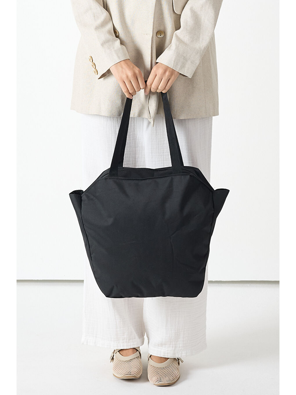 Kadın Siyah Fermuarlı Büyük Boy Kumaş Omuz Çantası-2