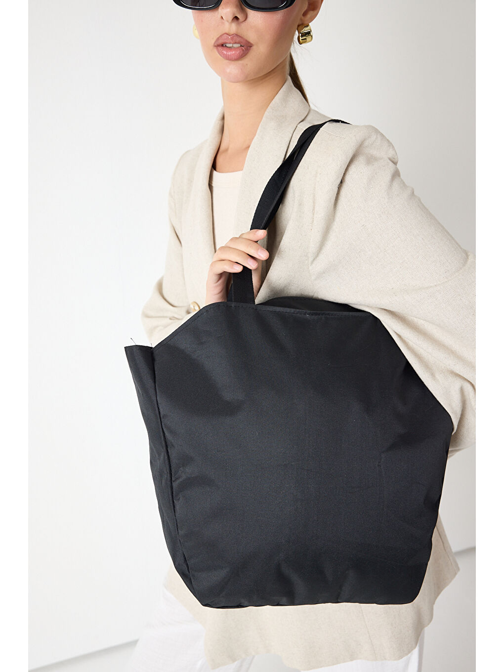 Kadın Siyah Fermuarlı Büyük Boy Kumaş Omuz Çantası-4