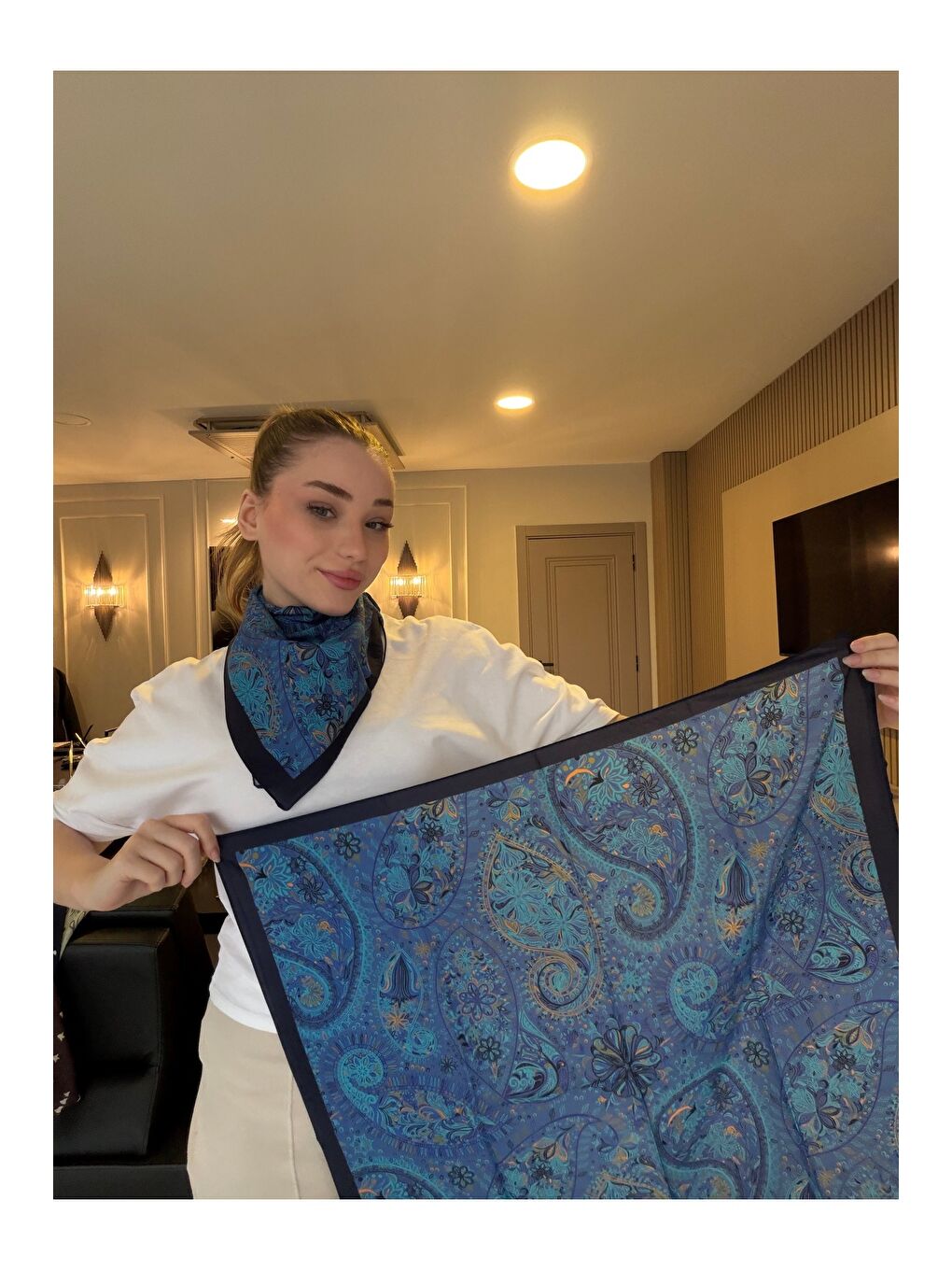 Kadın Desenli Saten Boyun Fuları Bandana Mavi Lacivert FLR2007 MAVI-3