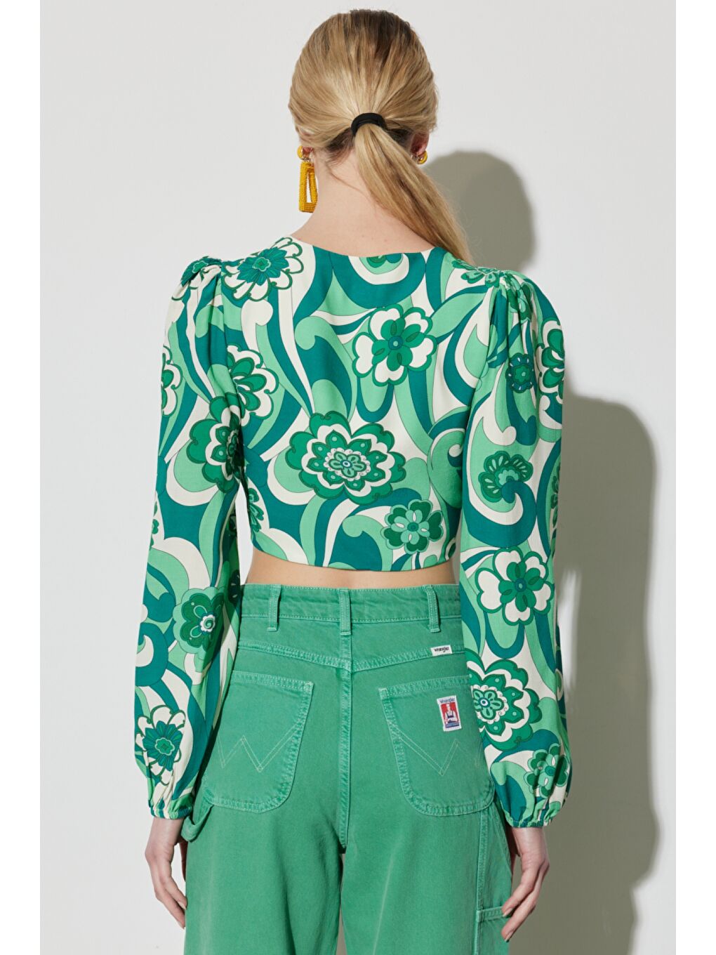 Regular Fit Normal Kesim V Yaka Yeşil Desenli Crop Bluz-7
