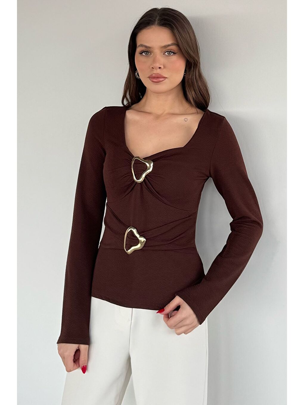 Kahverengi Kadın Tokalı Bluz-1