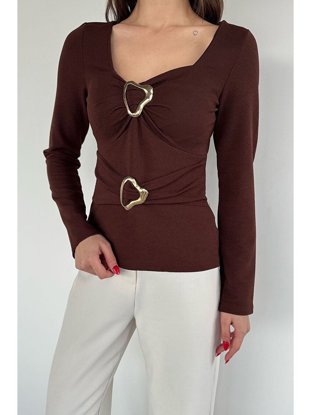 Kahverengi Kadın Tokalı Bluz-2