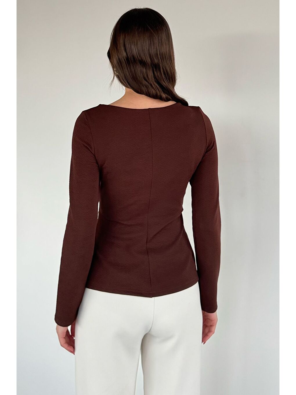 Kahverengi Kadın Tokalı Bluz-3