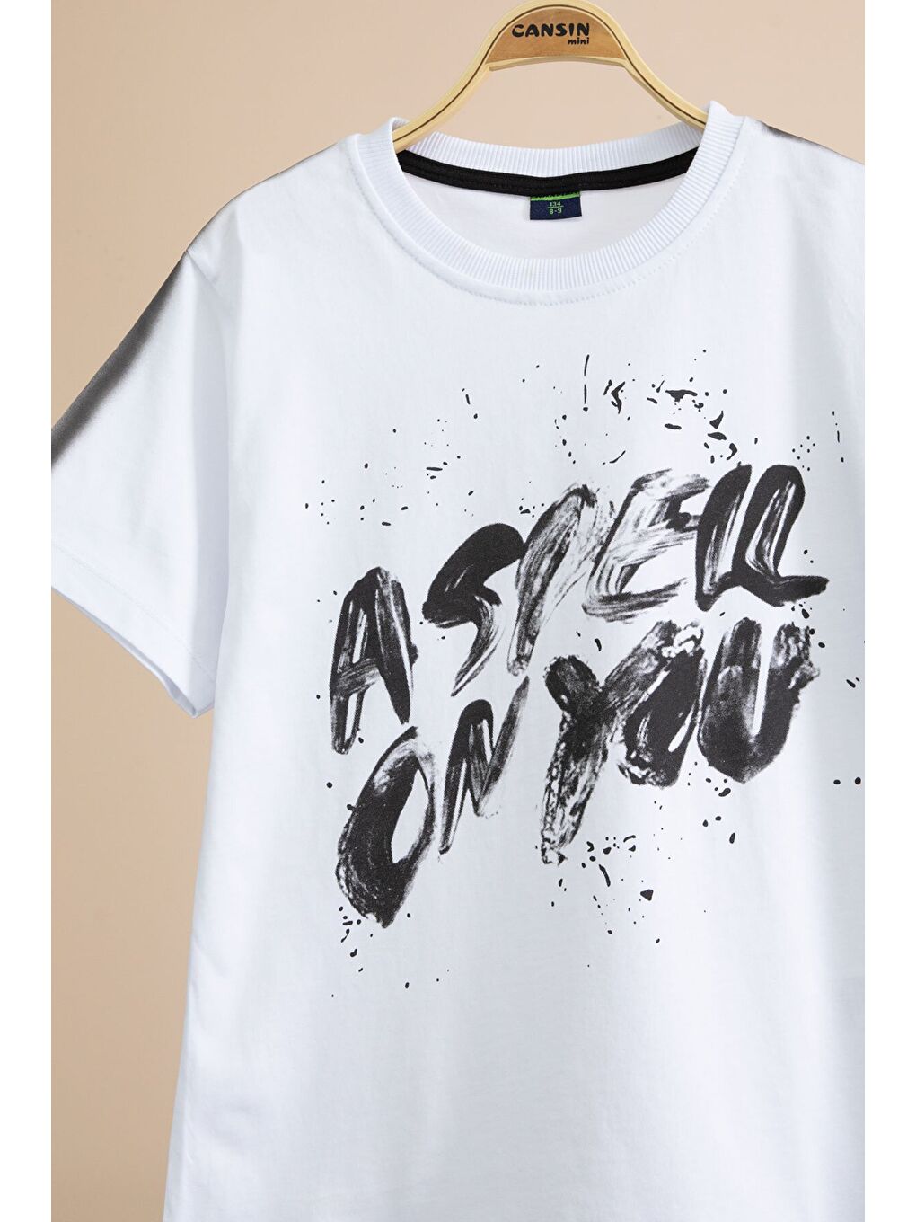 Beyaz Grafiti Baskılı Tişörtlü Şortlu Erkek Çocuk 2li Takım 23773-4