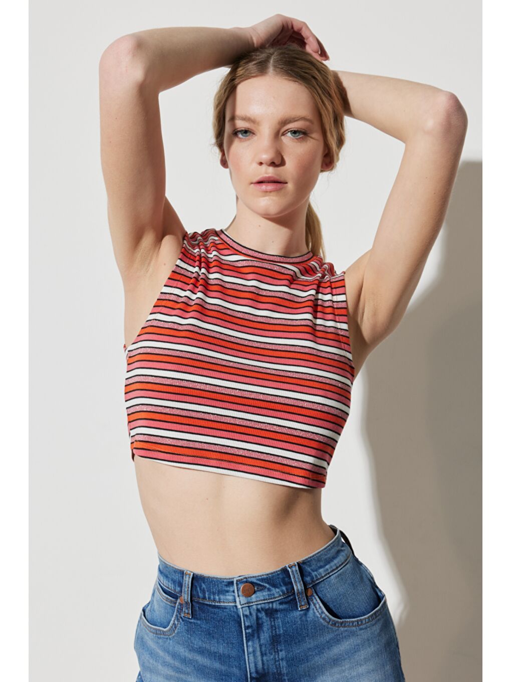 Karışık Regular Fit Normal Kesim Bisiklet Yaka Kolsuz Çizgili Crop Bluz-1