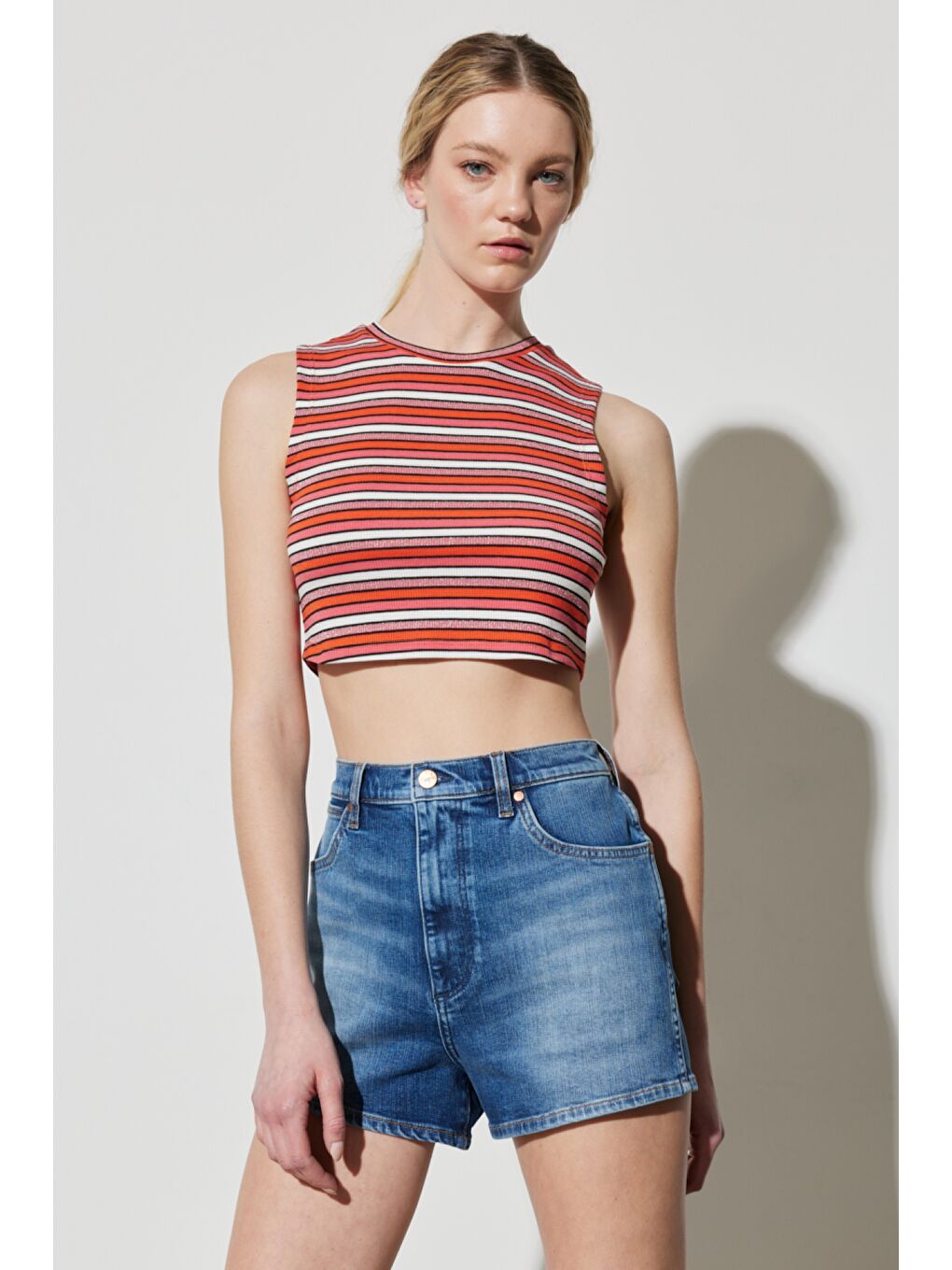 Karışık Regular Fit Normal Kesim Bisiklet Yaka Kolsuz Çizgili Crop Bluz-2