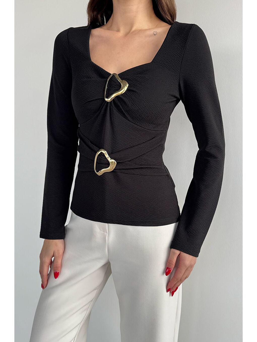 Siyah Kadın Tokalı Bluz