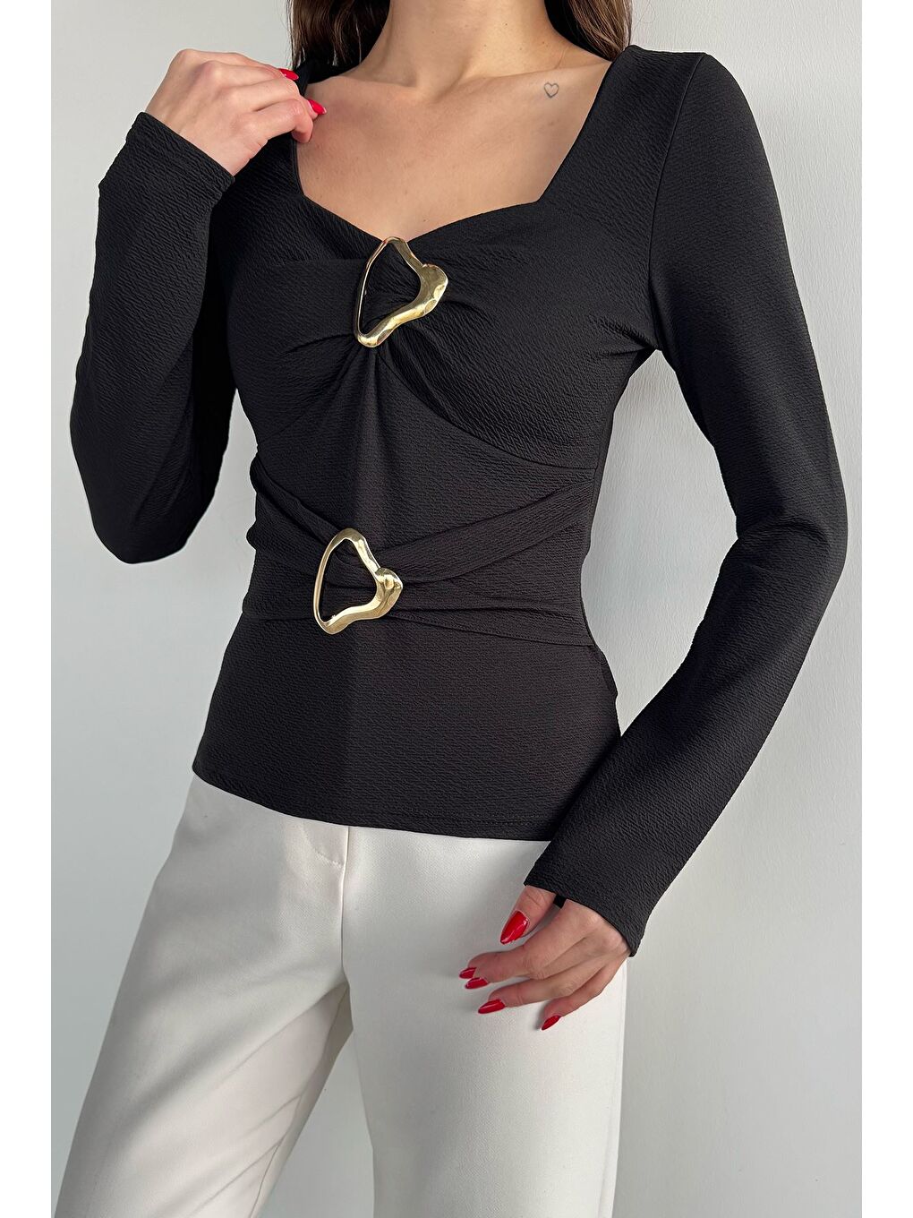 Siyah Kadın Tokalı Bluz-2