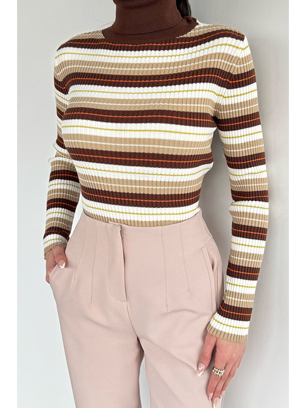 Kahverengi Kadın Boğazlı Çizgi Desenli Triko Bluz