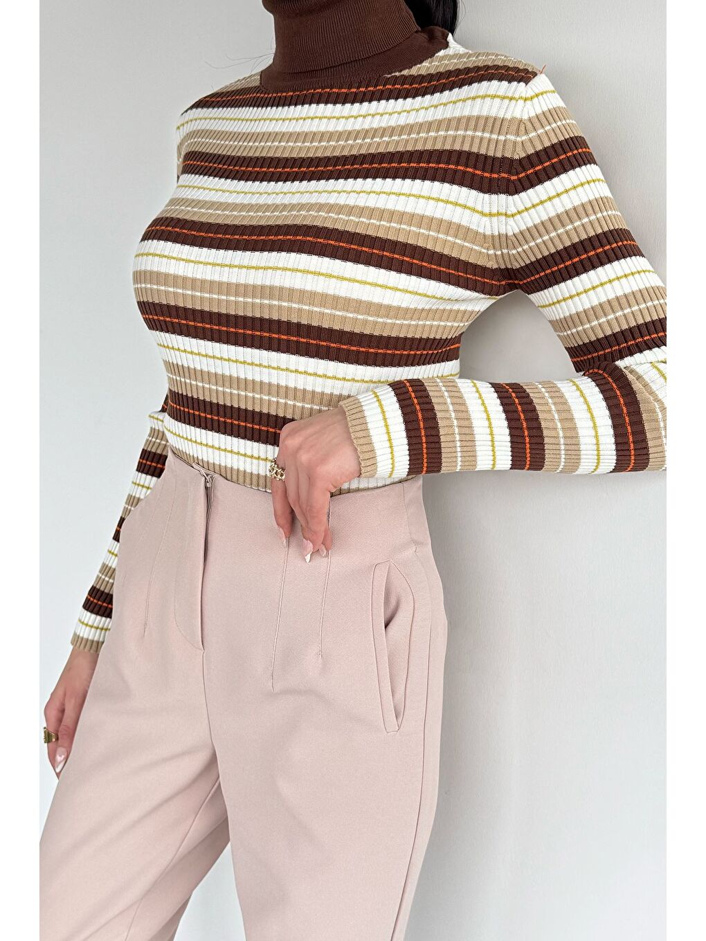 Kahverengi Kadın Boğazlı Çizgi Desenli Triko Bluz-2