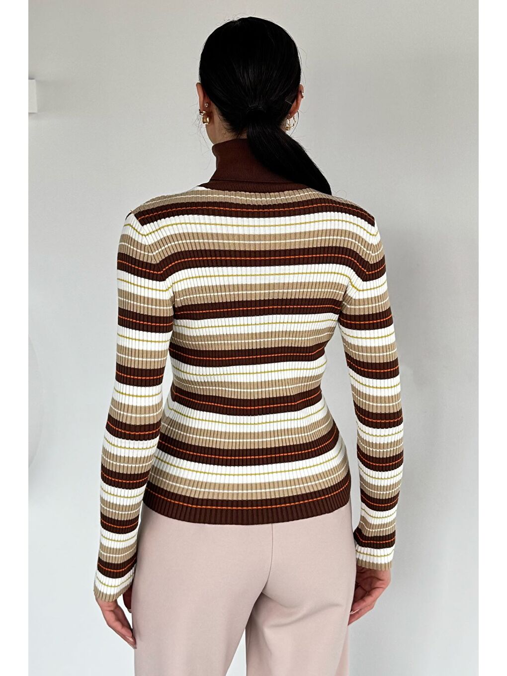 Kahverengi Kadın Boğazlı Çizgi Desenli Triko Bluz-3