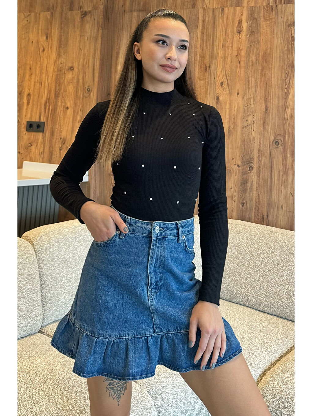 GÜLSELİ Siyah Yarım Balıkçı Yaka Taşlı Crop Top Bluz - 1