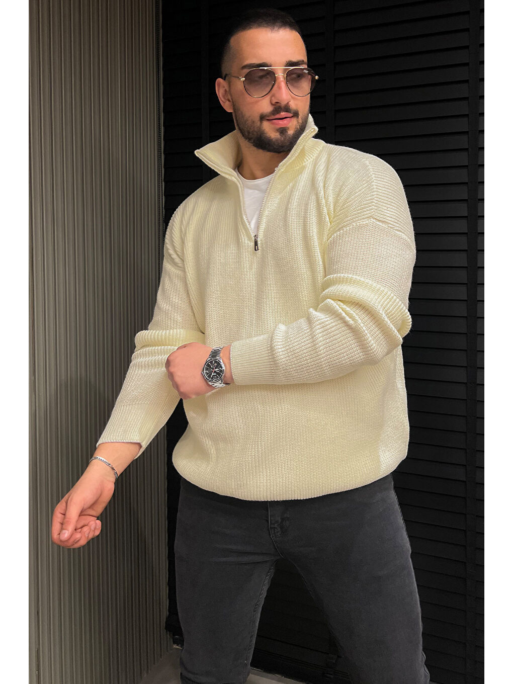 Bej Erkek Yaka Fermuarlı Triko Kazak