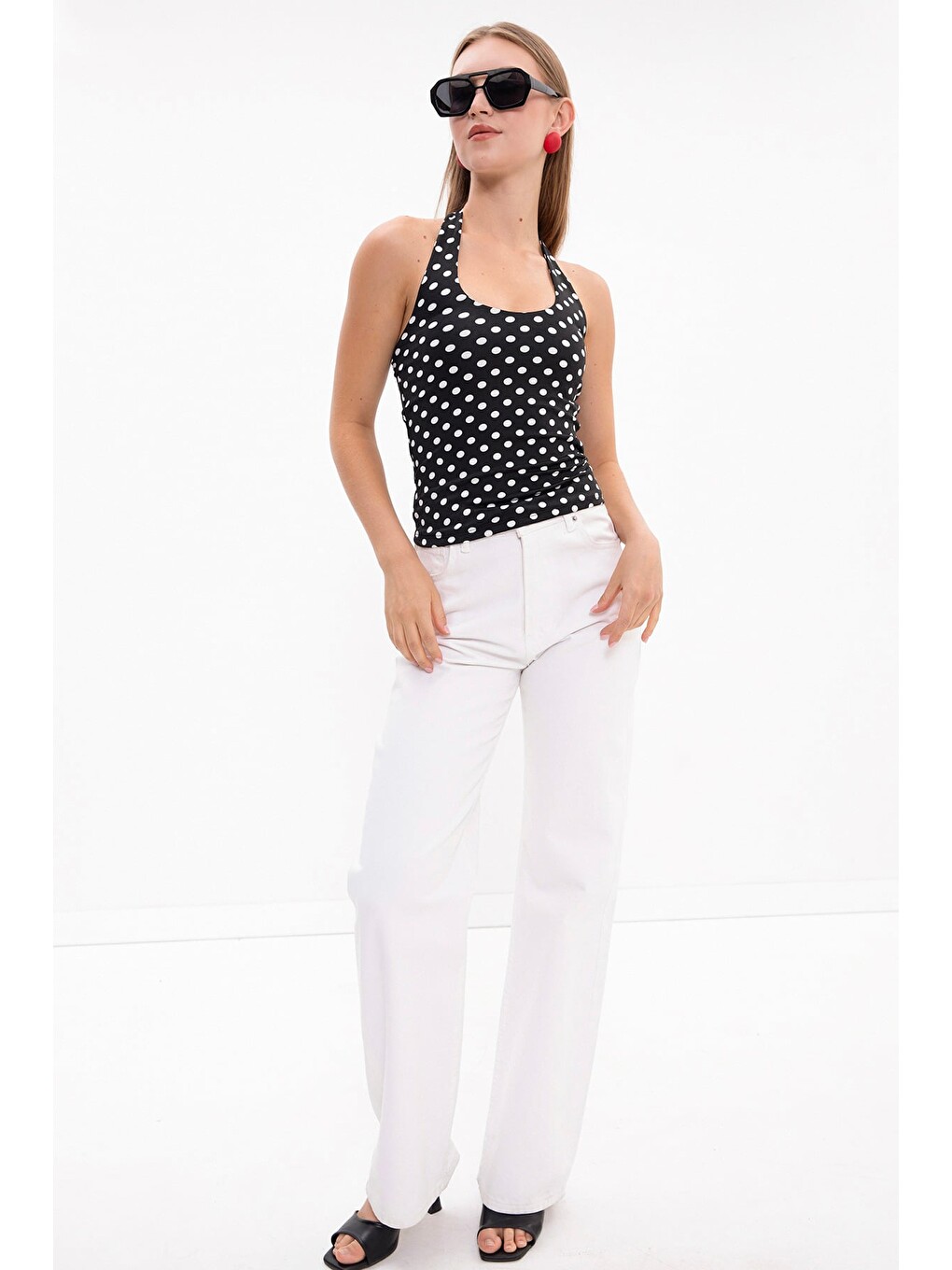 Siyah Boyundan Geçirmeli Puantiyeli Slim Fit Bluz-2
