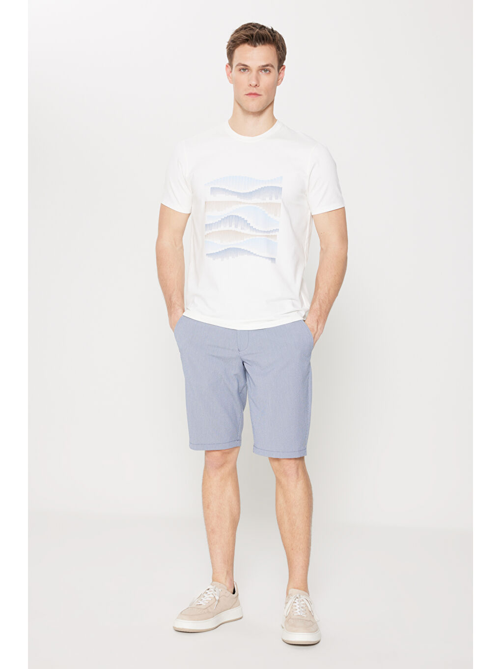 Erkek Lacivert Slim Fit Dar Kesim Yan Cepli Gofre Desenli Şort-2