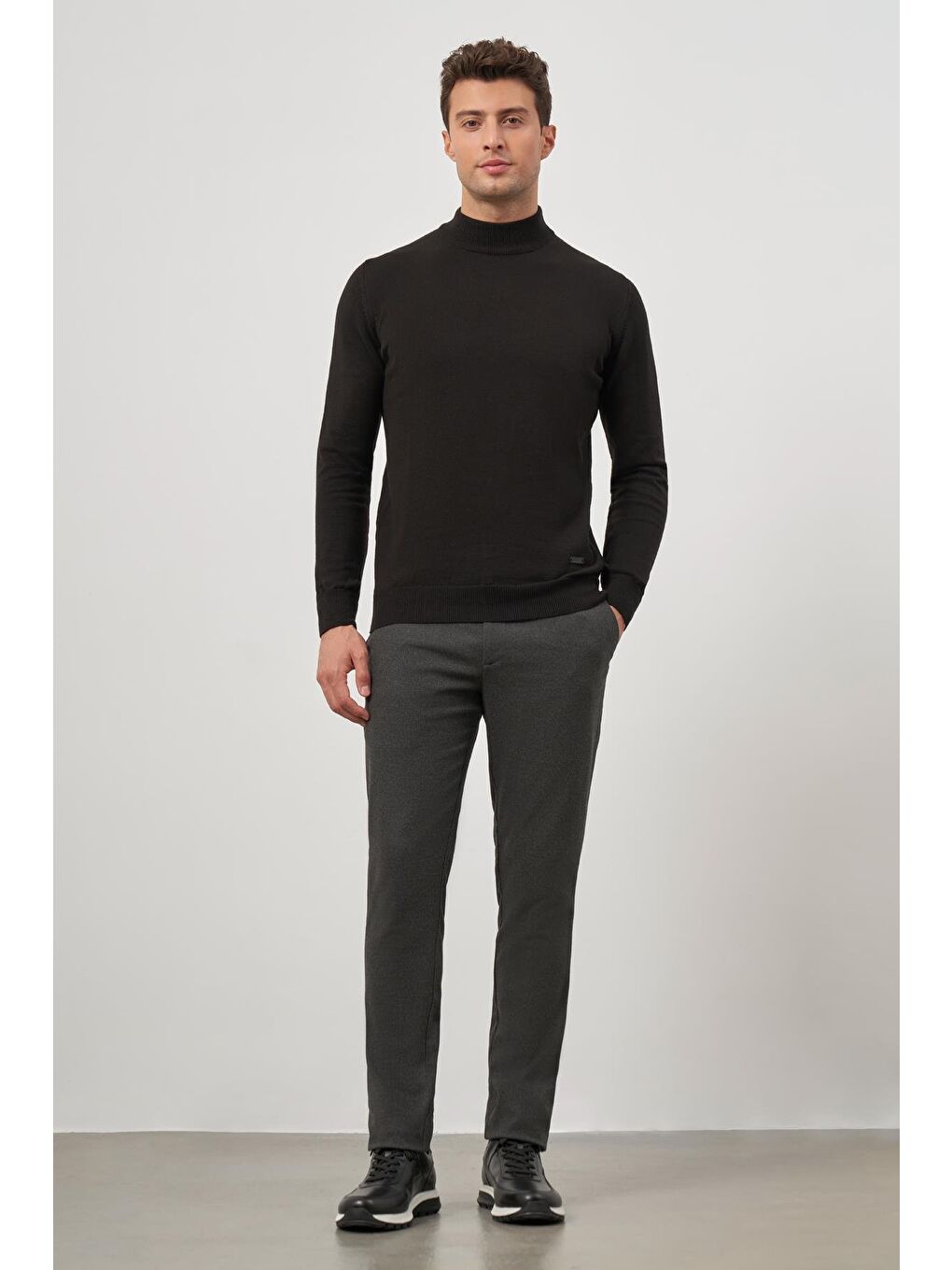 Siyah Uzun Kol Düz Örme Yarım Balıkçı Yaka Classic Comfort Fit Triko 1012245001-1