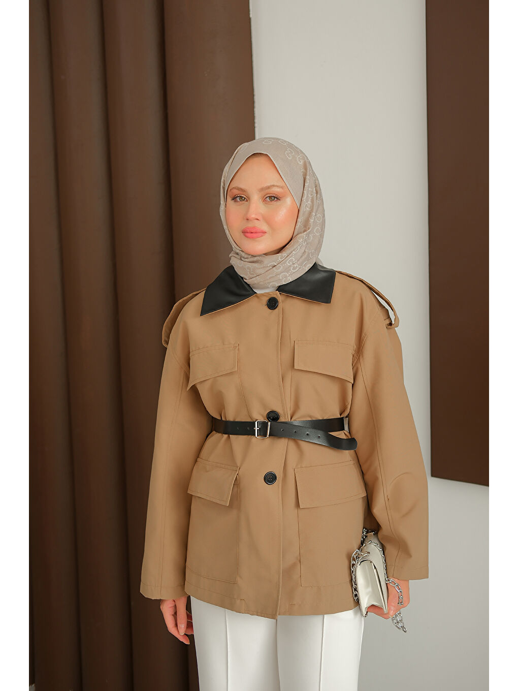 Kadın Yakası Deri Kemerli Kısa Ceket Yeşil-1