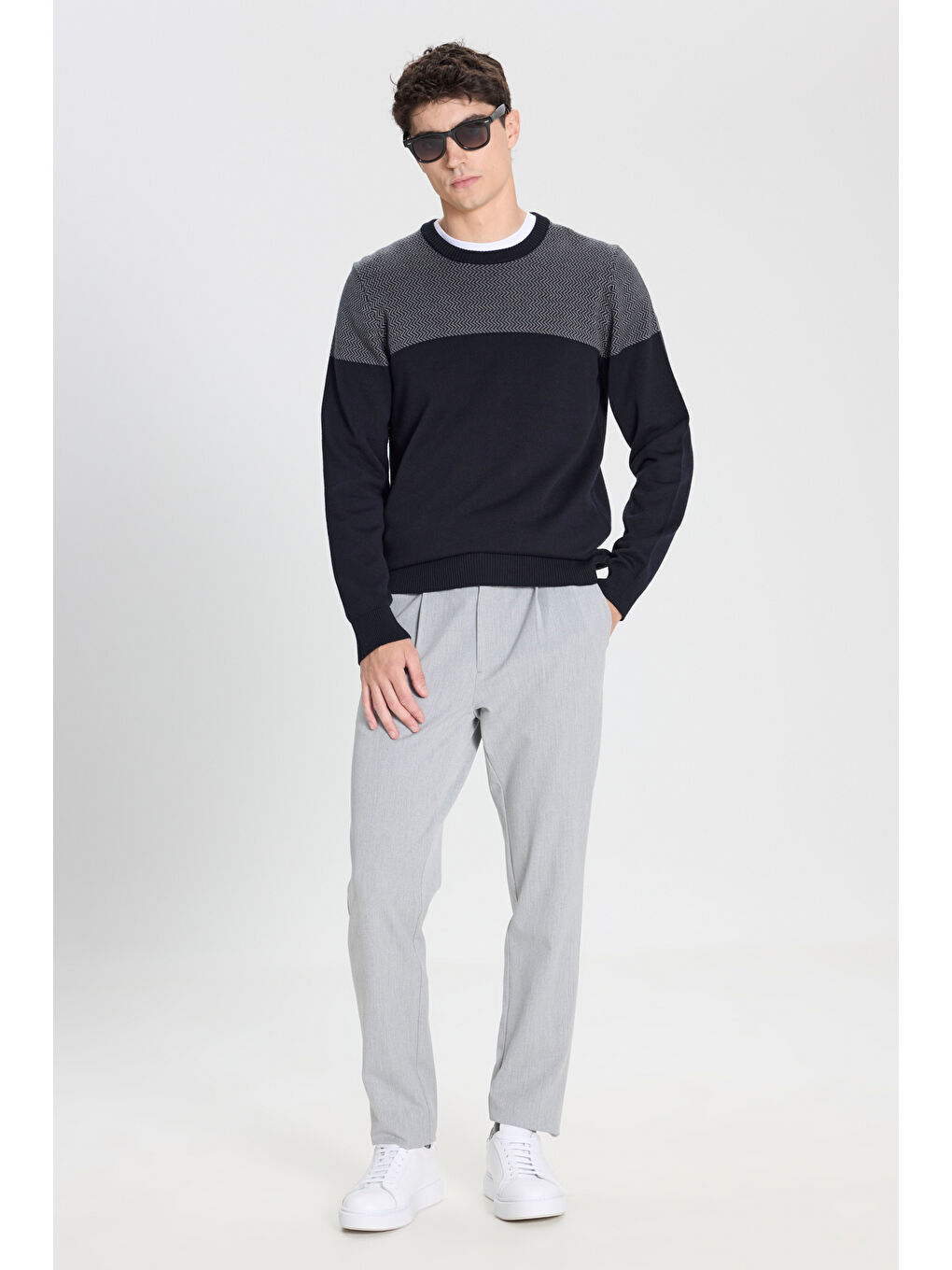 Erkek Lacivert Pamuklu Standart Fit Normal Kesim Bisiklet Yaka Renk Bloklu Triko Kazak-1