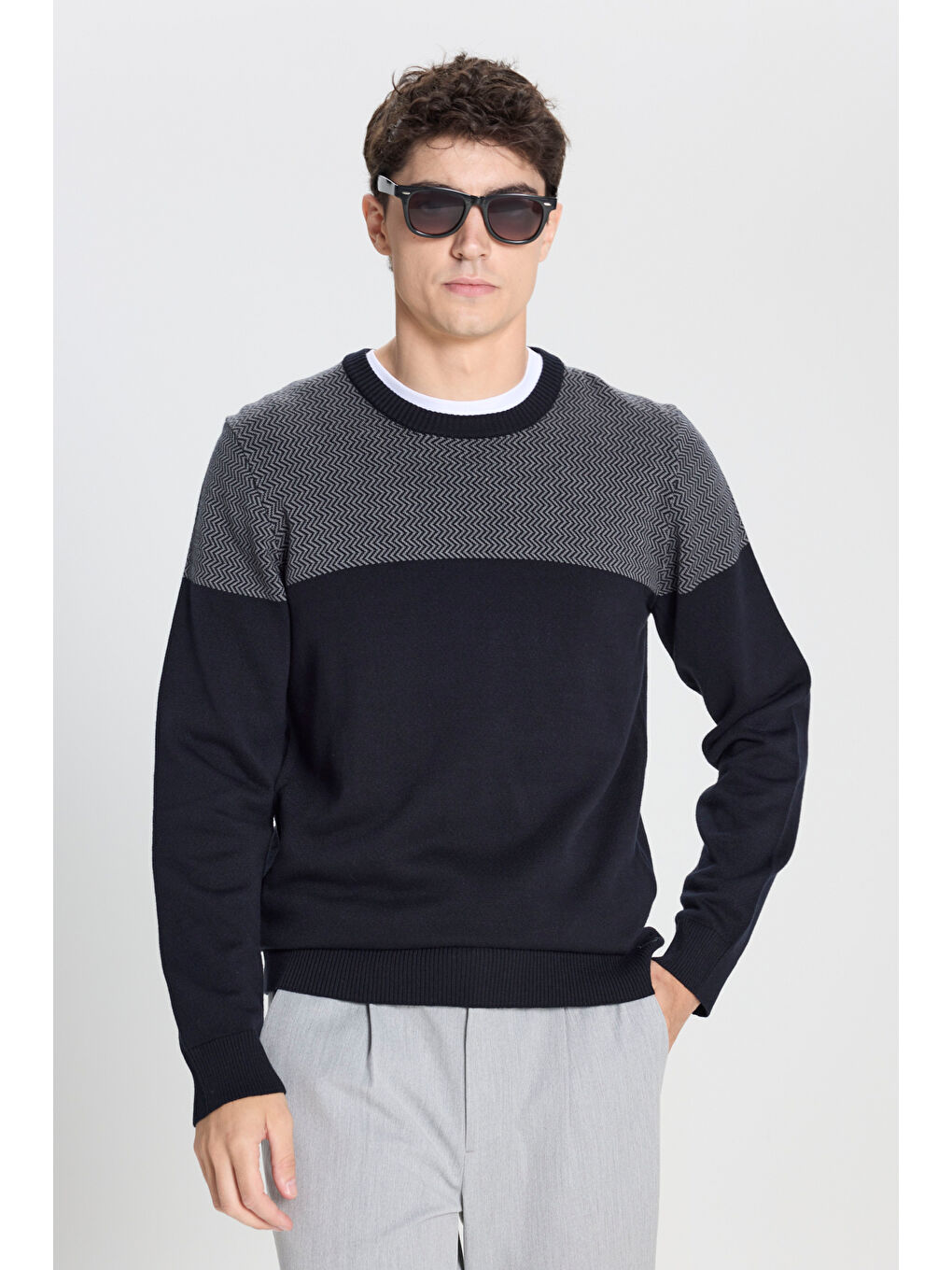 Erkek Lacivert Pamuklu Standart Fit Normal Kesim Bisiklet Yaka Renk Bloklu Triko Kazak-2