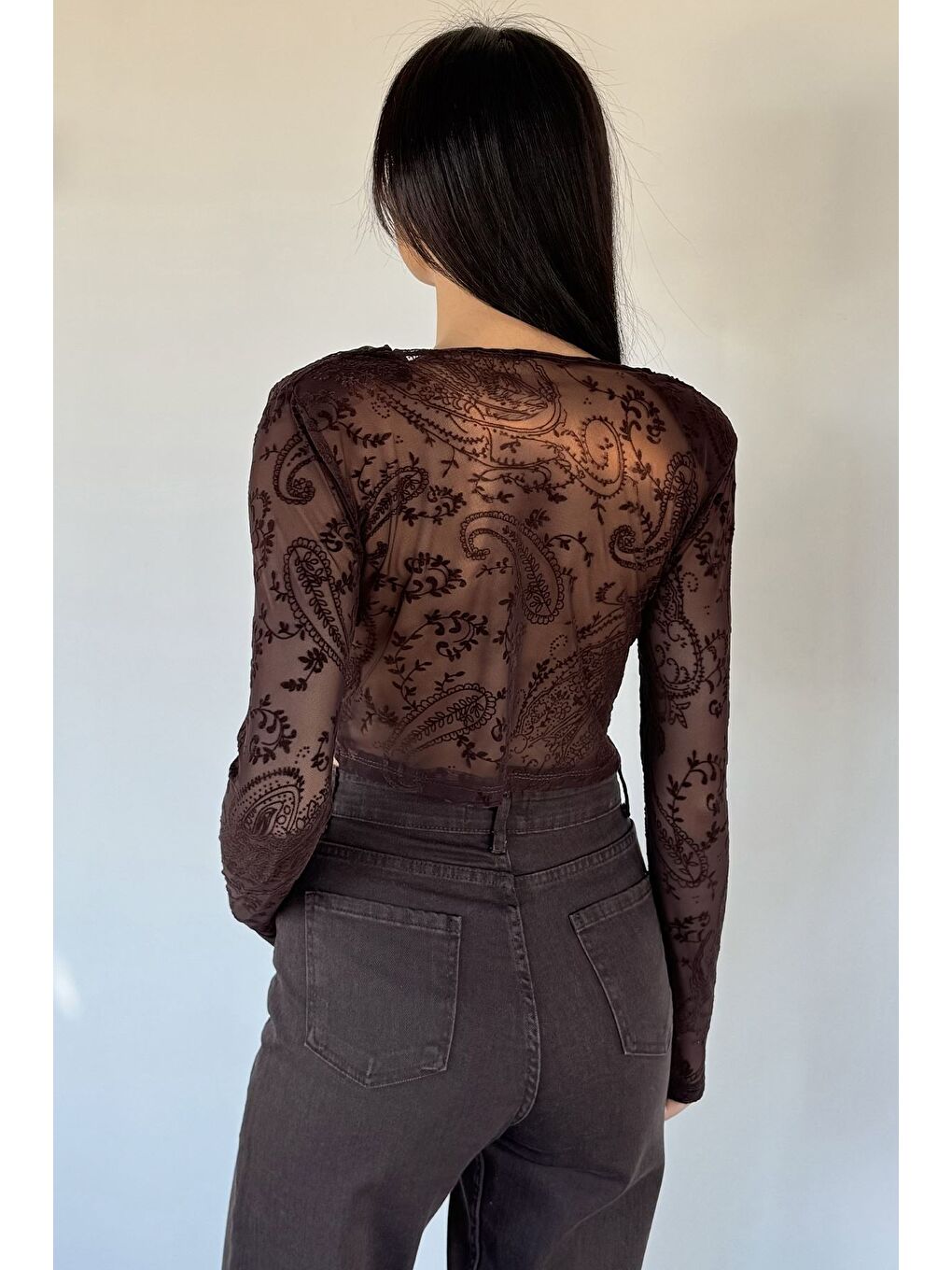 Kahverengi Kadın Omuz Vatkalı Ön Tokalı Crop Top Bluz-3