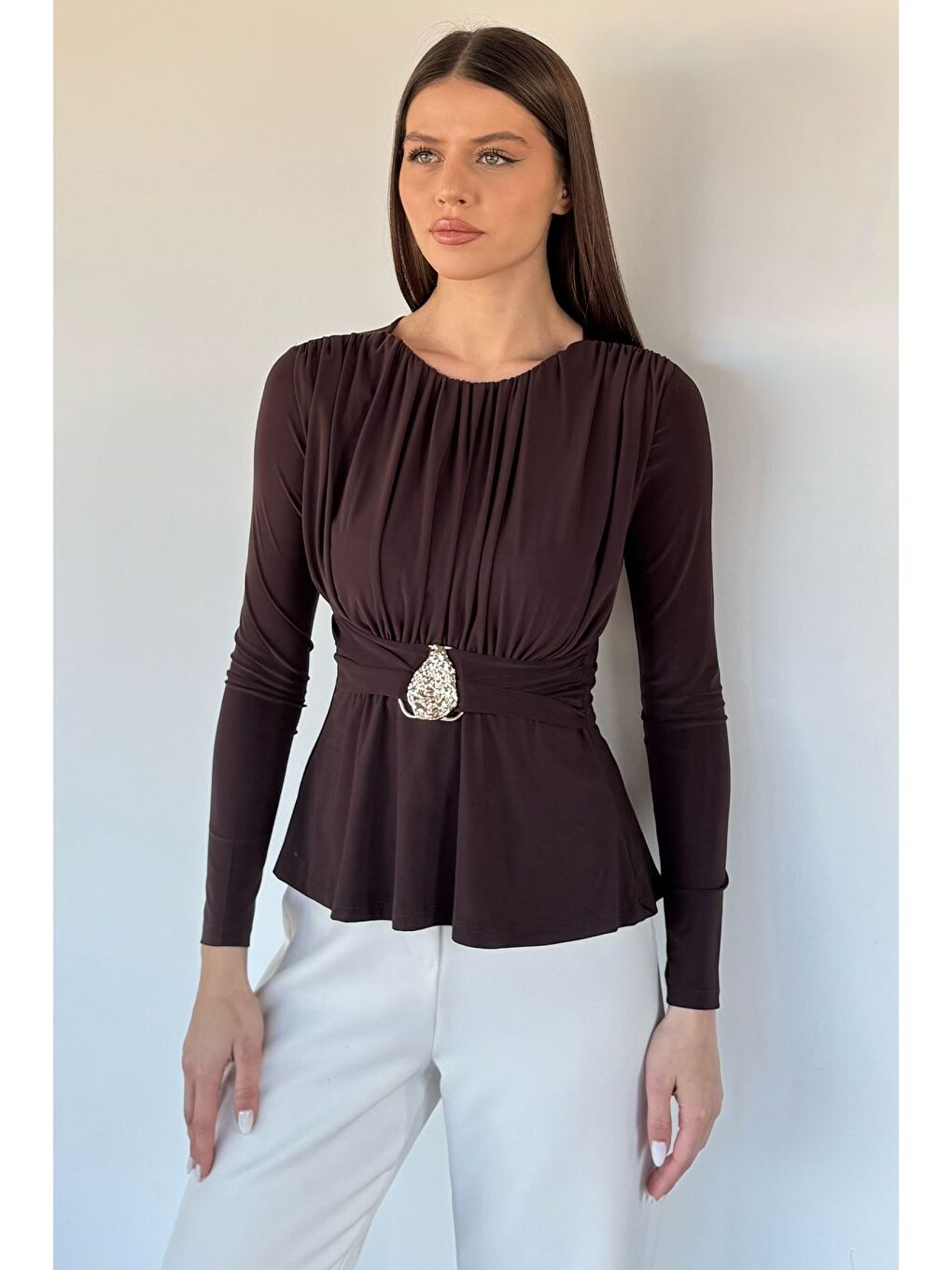 Kahverengi Kadın Pileli Bel Lastikli Gold Toka Detaylı Bluz-1