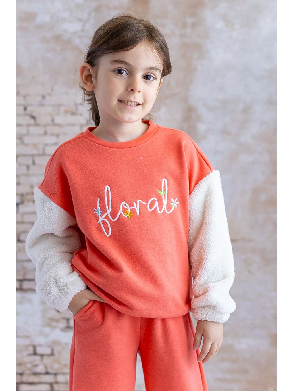 Kırmızı Kız Çocuk Pelüş Kol Detaylı Nakışlı Sweatshirt - Narçiçeði