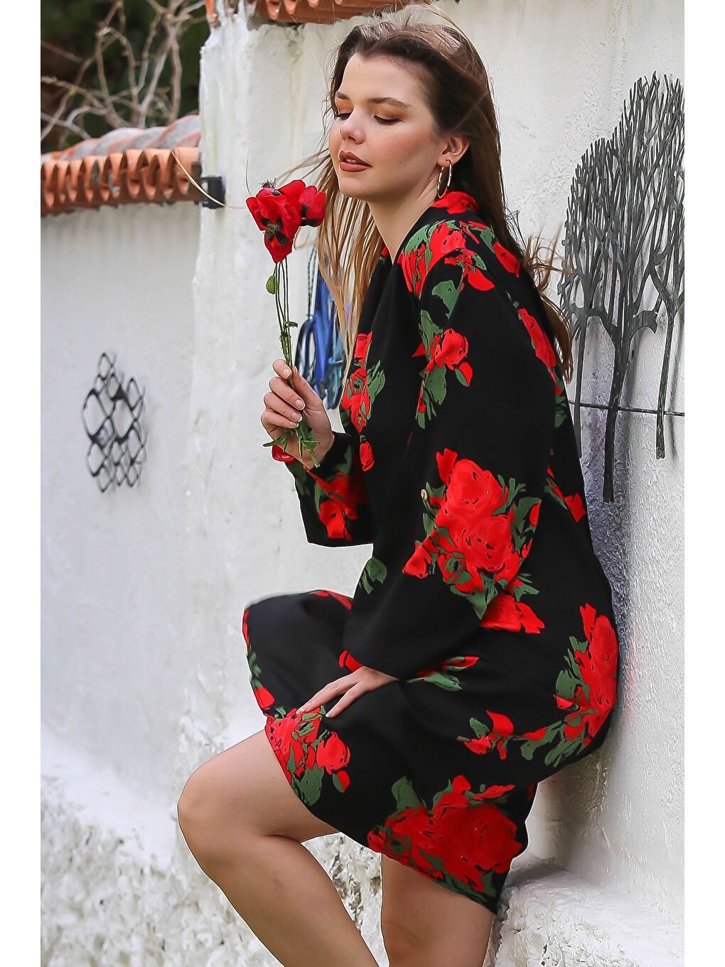 Siyah-Kırmızı V Yaka Düğmeli Uzun Kollu Gizli Cepli Allover Baskılı Viskon Dokuma Elbise 115 58-1