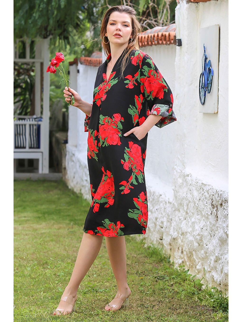 Siyah-Kırmızı V Yaka Düğmeli Uzun Kollu Gizli Cepli Allover Baskılı Viskon Dokuma Elbise 115 58-2