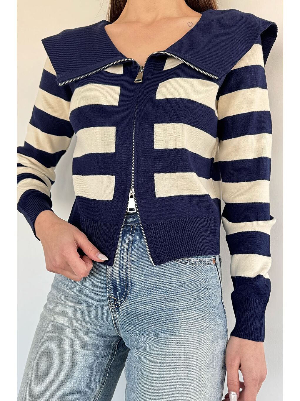 Lacivert Kadın Çizgi Desenli Fermuarlı Triko Bluz-1
