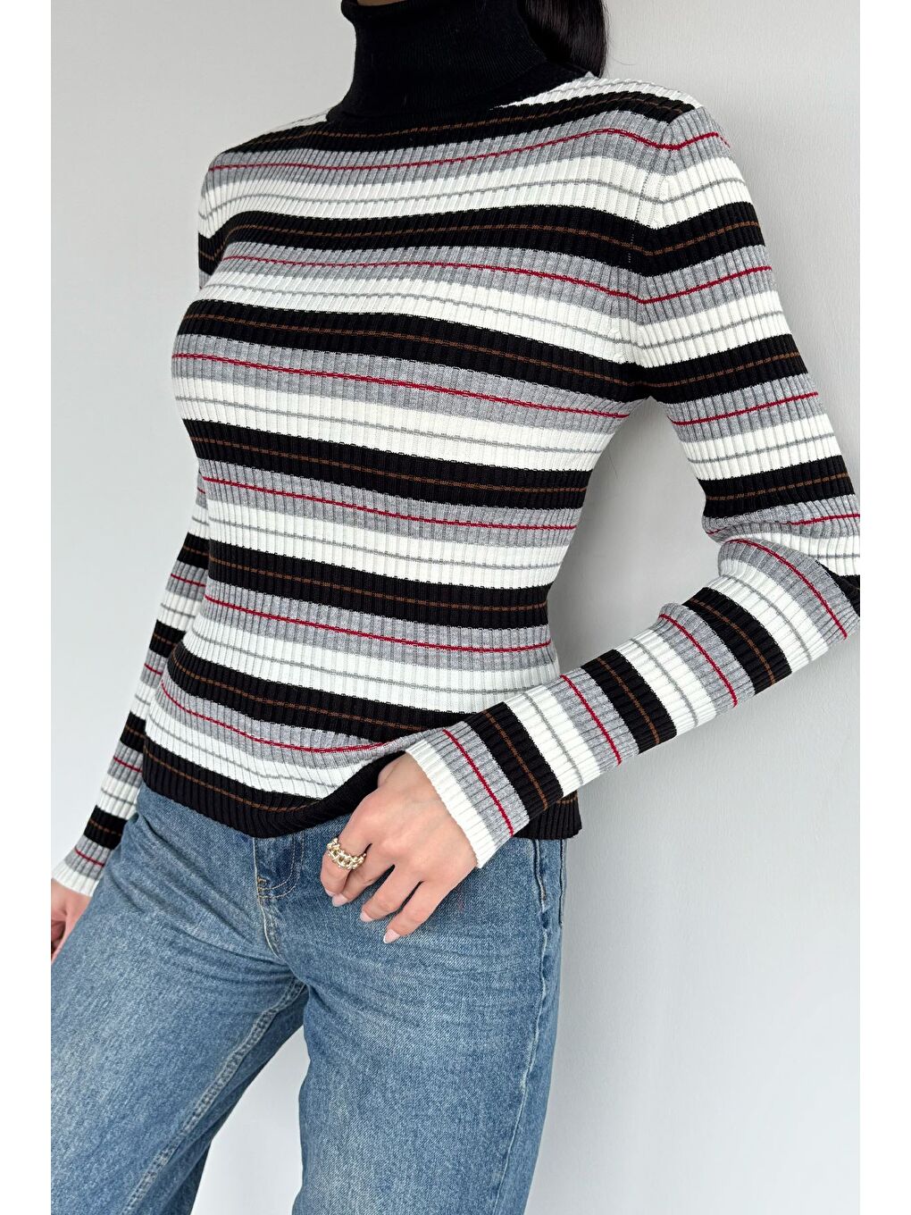 Siyah Kadın Boğazlı Çizgi Desenli Triko Bluz-2
