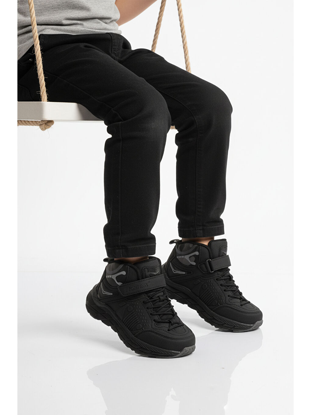 Siyah Cırtlı Kaymaz Taban Erkek Çocuk Bot 1973 F