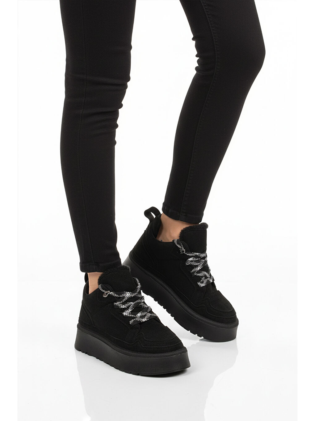 Siyah Süet Polarlı Bağcıklı Kaymaz Kadın Bot 2613 Z