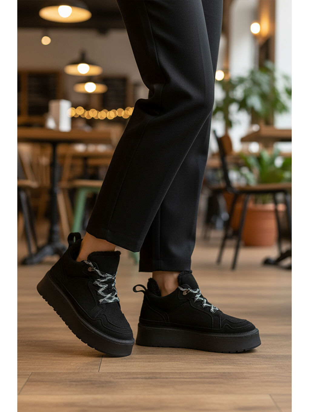 Siyah Süet Polarlı Bağcıklı Kaymaz Kadın Bot 2613 Z-2