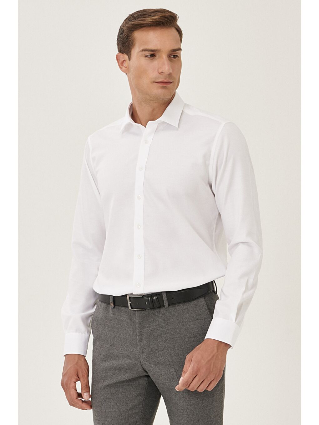 Erkek Beyaz Ütü Gerektirmeyen Taılored Slim Fit Dar Kesim Klasik Yaka %100 Pamuk Armürlü Non-Iron-1