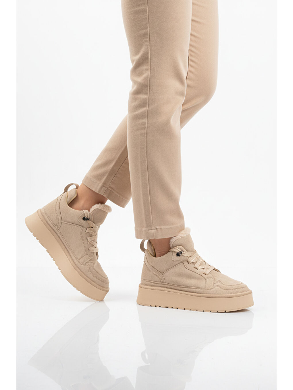 Bej Süet Polarlı Bağcıklı Kaymaz Kadın Bot 2613 Z